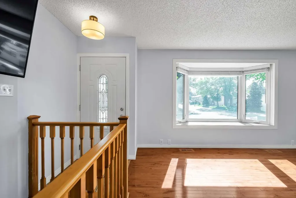 7127 18 Street SE Calgary AB T2C 1K2