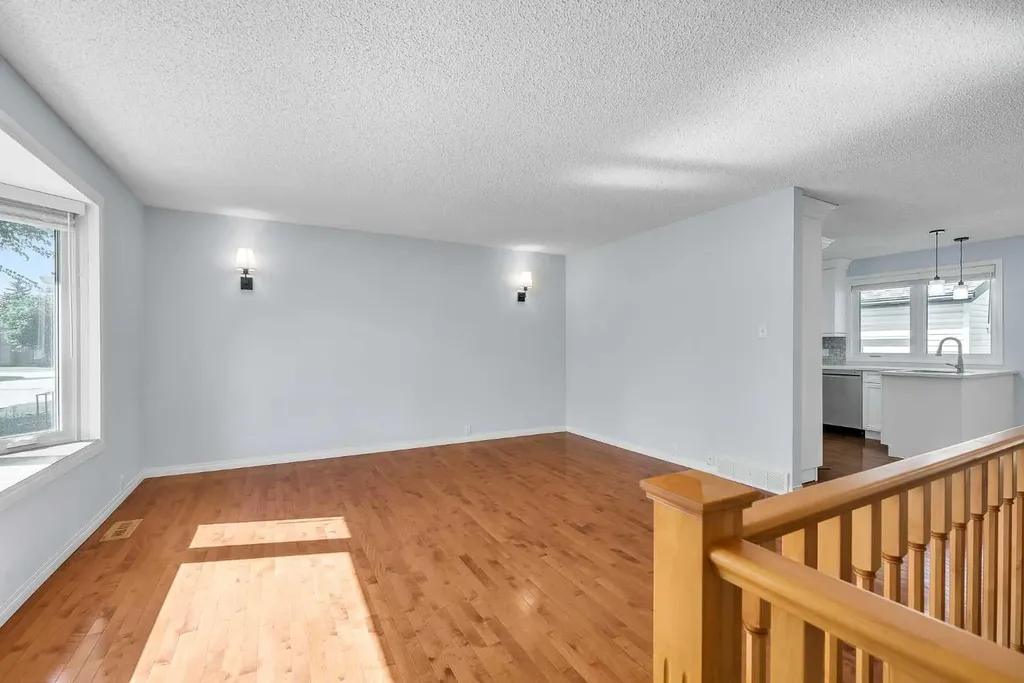 7127 18 Street SE Calgary AB T2C 1K2