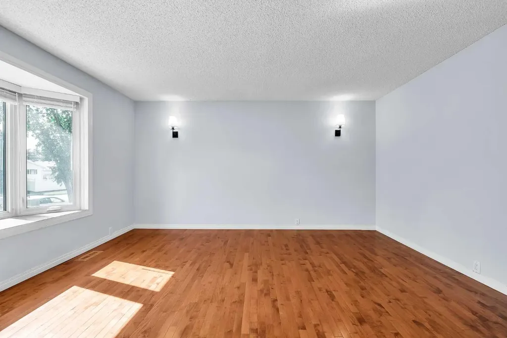 7127 18 Street SE Calgary AB T2C 1K2