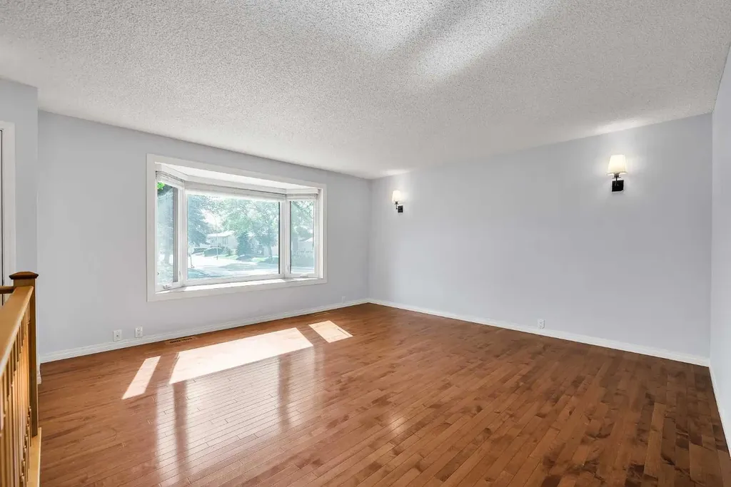 7127 18 Street SE Calgary AB T2C 1K2