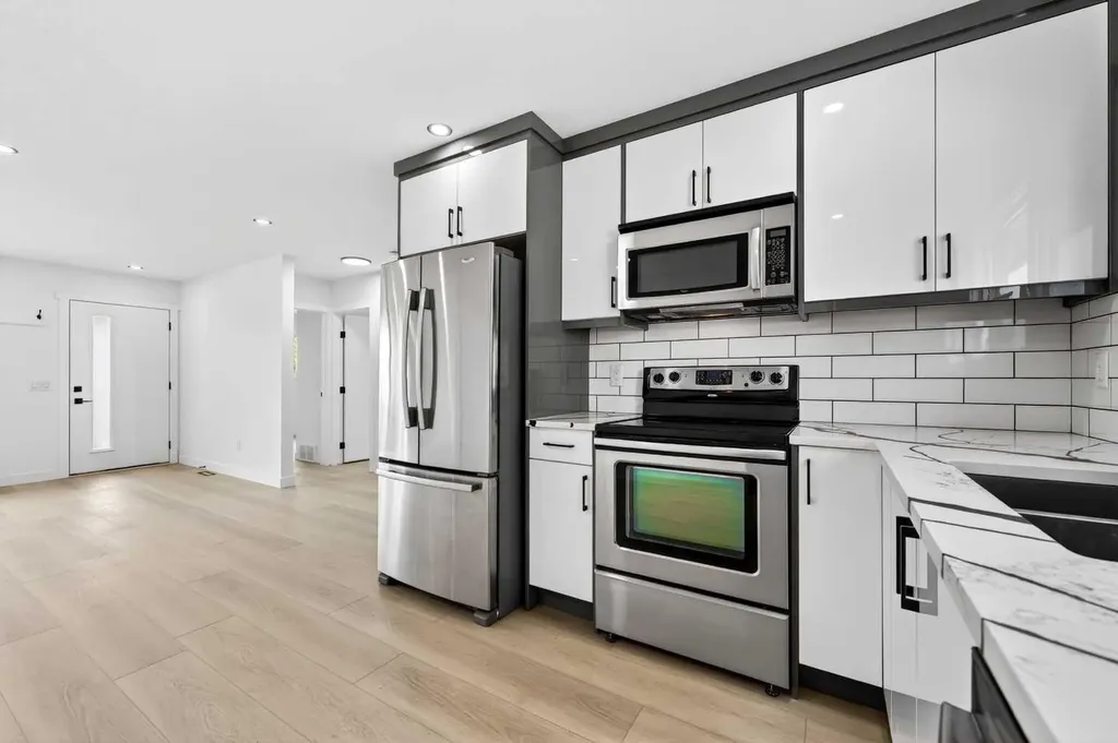 5423 Madigan Drive NE Calgary AB T2A 5T5