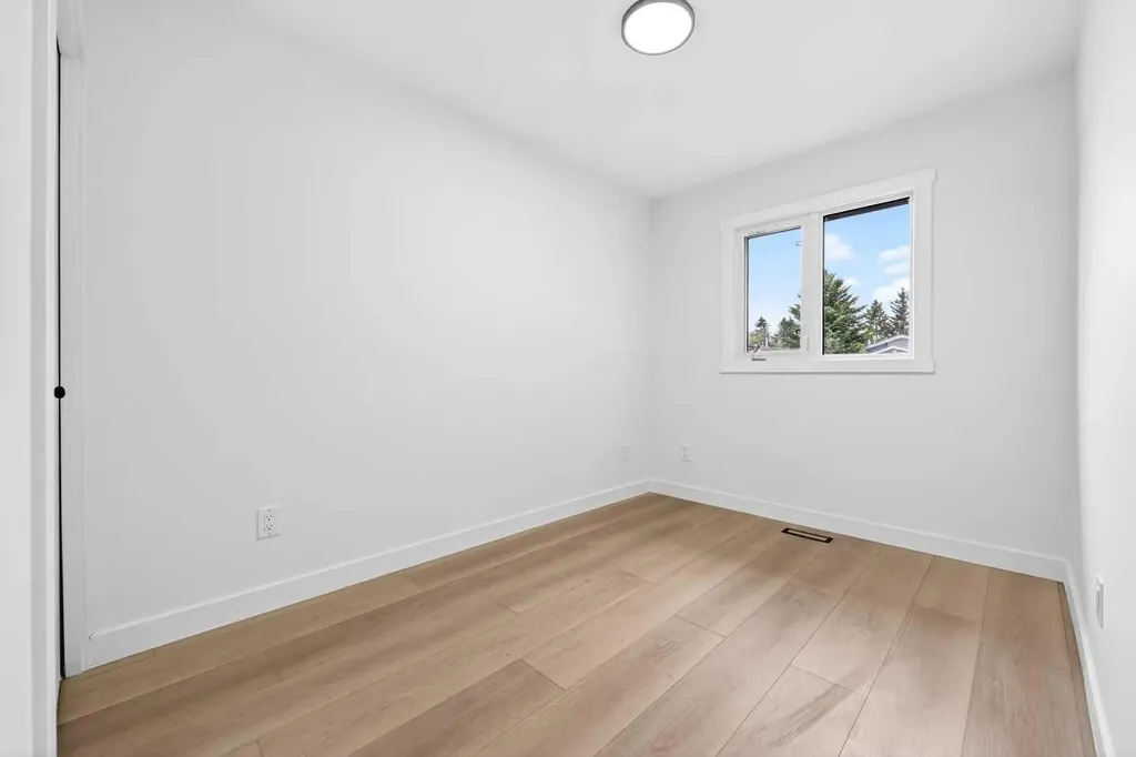5423 Madigan Drive NE Calgary AB T2A 5T5