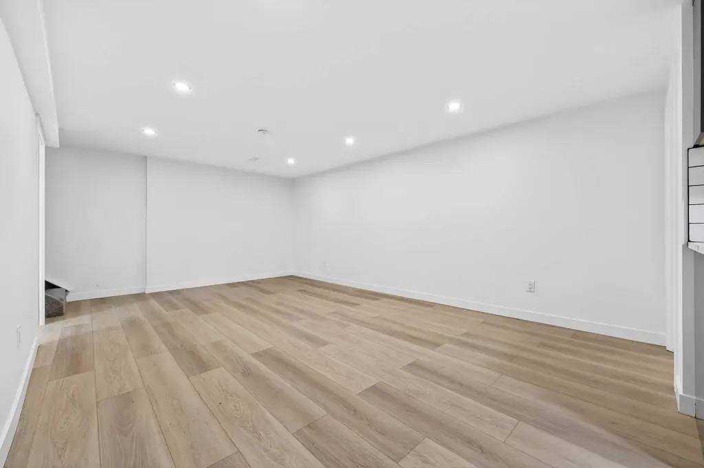 5423 Madigan Drive NE Calgary AB T2A 5T5