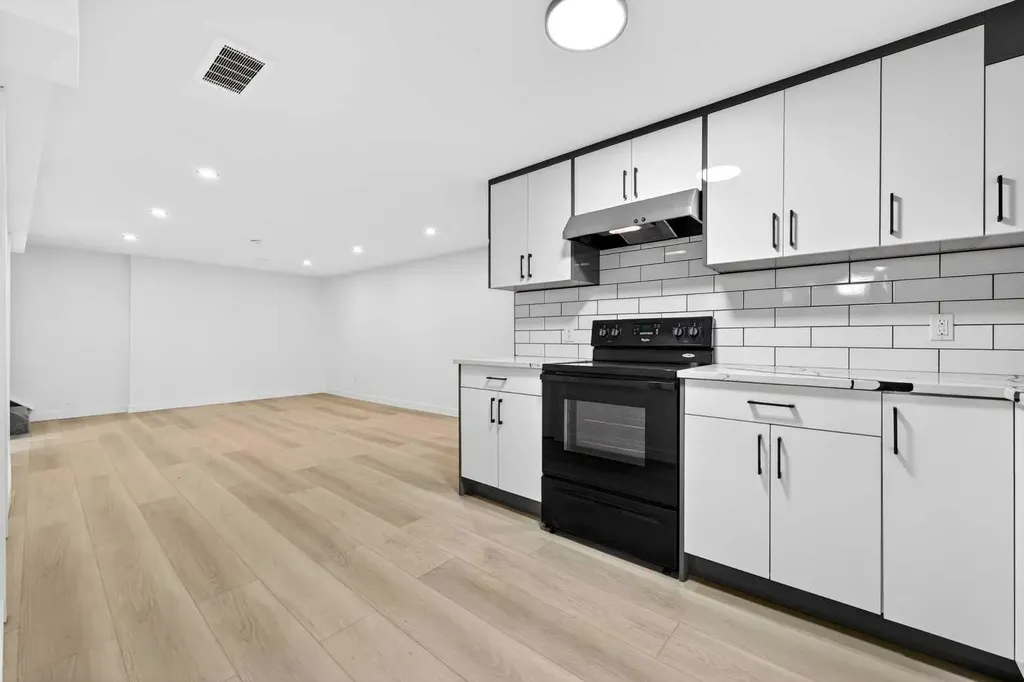 5423 Madigan Drive NE Calgary AB T2A 5T5