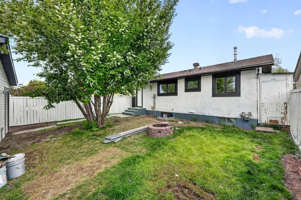 5423 Madigan Drive NE Calgary AB T2A 5T5