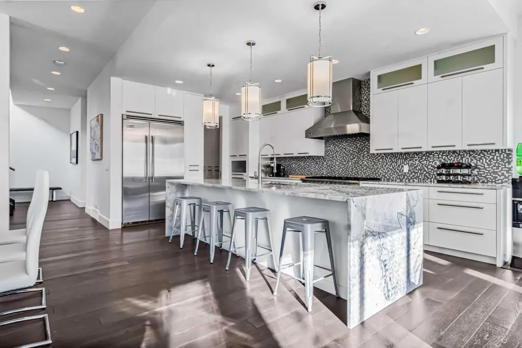 405 29 Avenue NE Calgary AB T2E 2C5