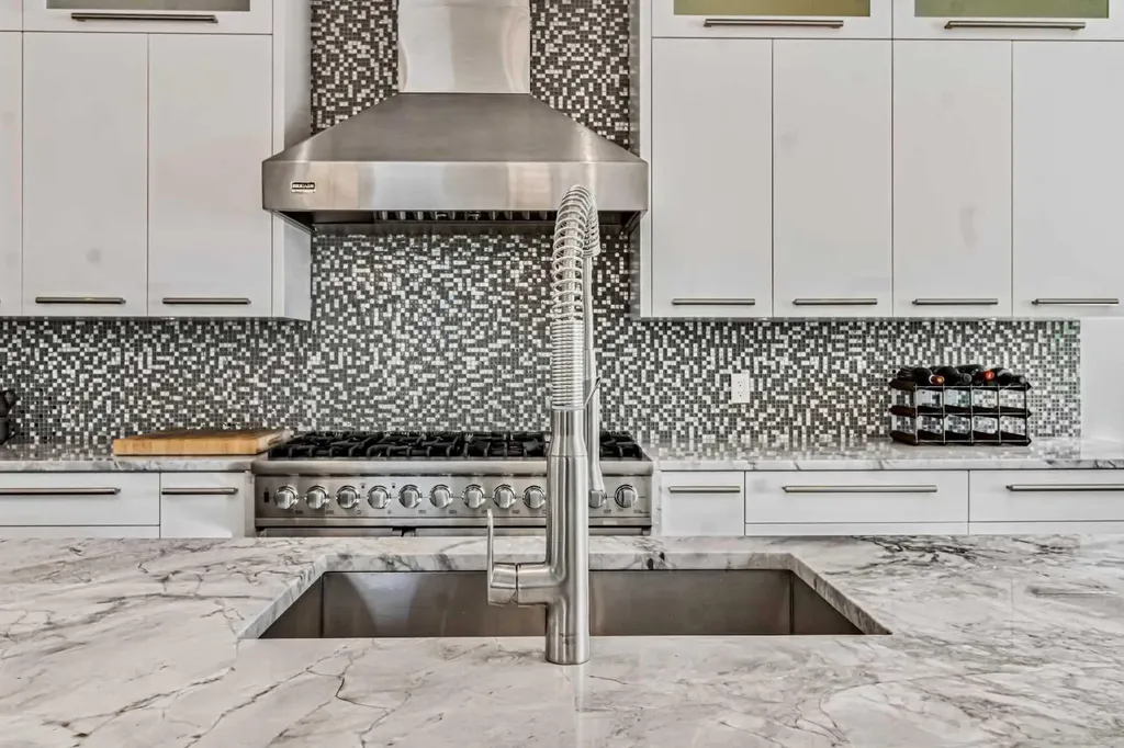 405 29 Avenue NE Calgary AB T2E 2C5