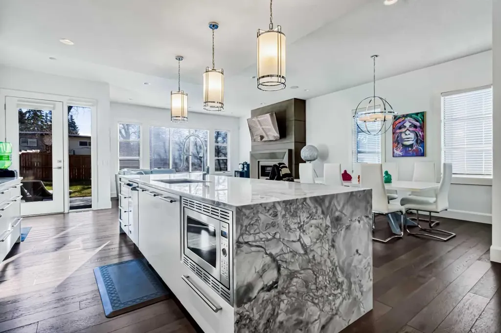 405 29 Avenue NE Calgary AB T2E 2C5