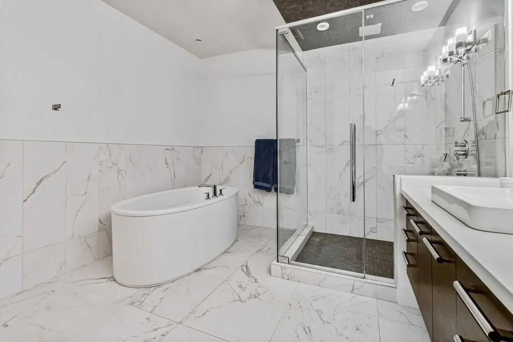 405 29 Avenue NE Calgary AB T2E 2C5