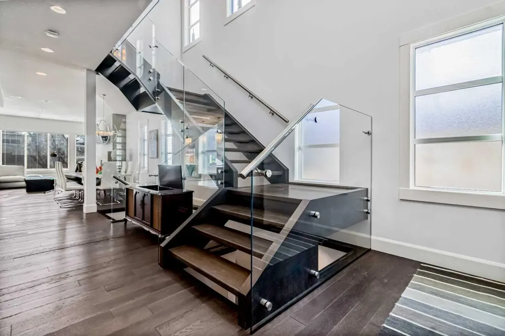 405 29 Avenue NE Calgary AB T2E 2C5
