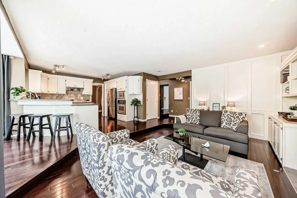 116 Shawnee Way SW Calgary AB T2Y2V3