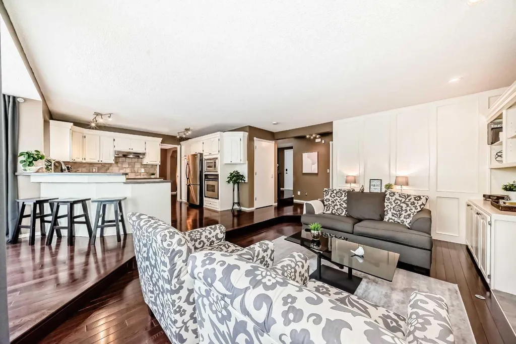 116 Shawnee Way SW Calgary AB T2Y2V3