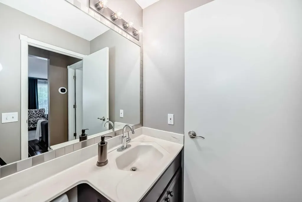 116 Shawnee Way SW Calgary AB T2Y2V3