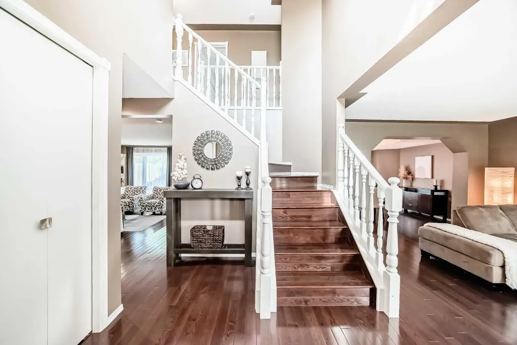 116 Shawnee Way SW Calgary AB T2Y2V3