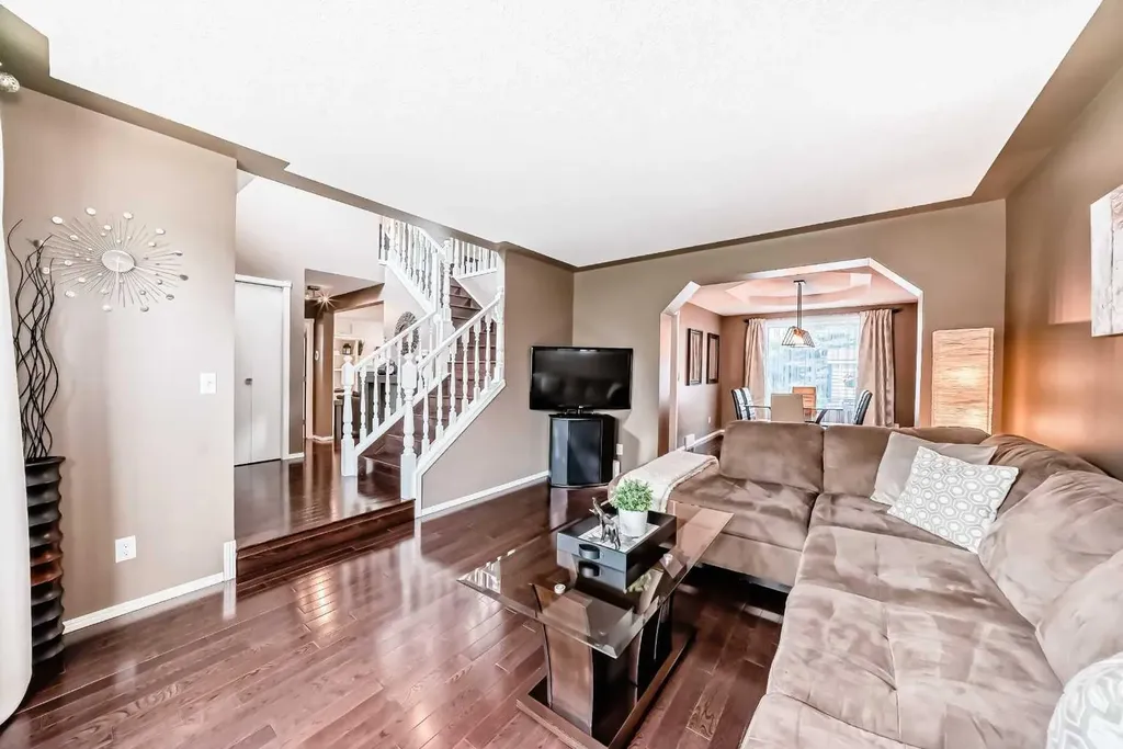 116 Shawnee Way SW Calgary AB T2Y2V3