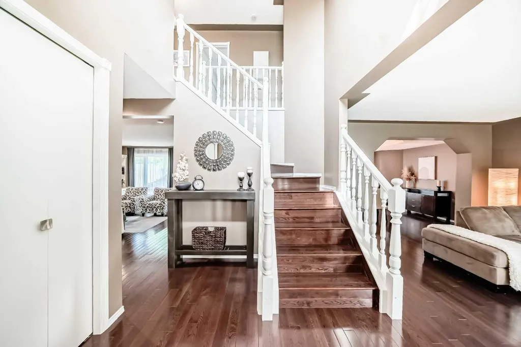 116 Shawnee Way SW Calgary AB T2Y2V3