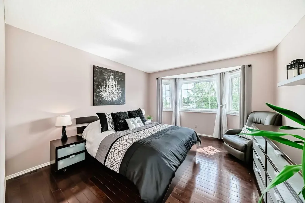 116 Shawnee Way SW Calgary AB T2Y2V3