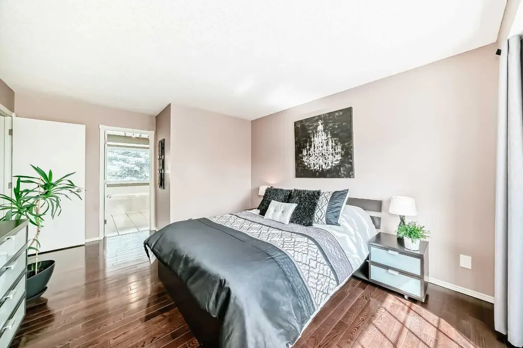 116 Shawnee Way SW Calgary AB T2Y2V3