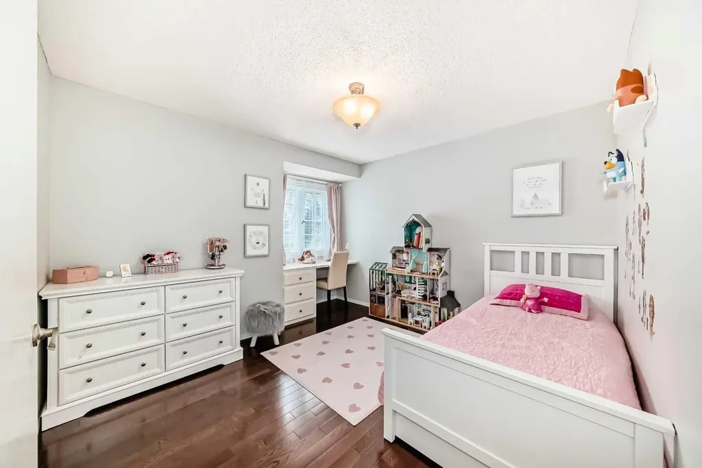 116 Shawnee Way SW Calgary AB T2Y2V3