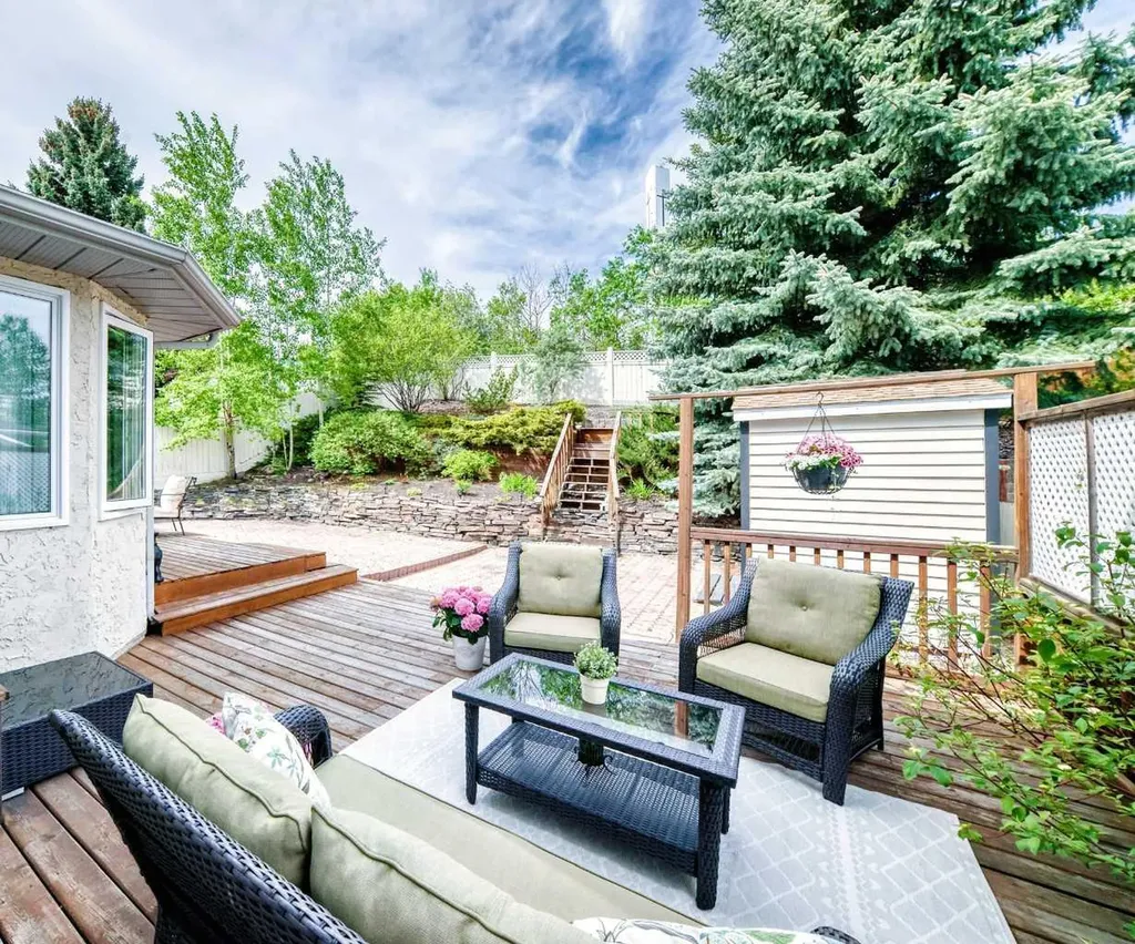 116 Shawnee Way SW Calgary AB T2Y2V3
