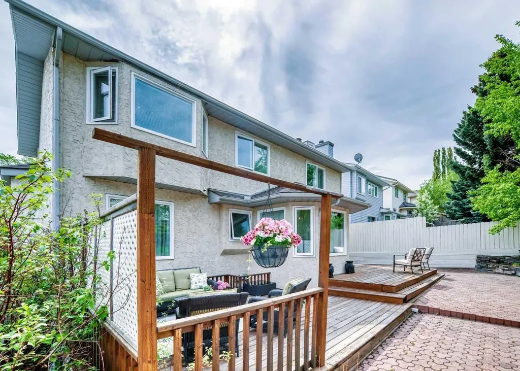 116 Shawnee Way SW Calgary AB T2Y2V3