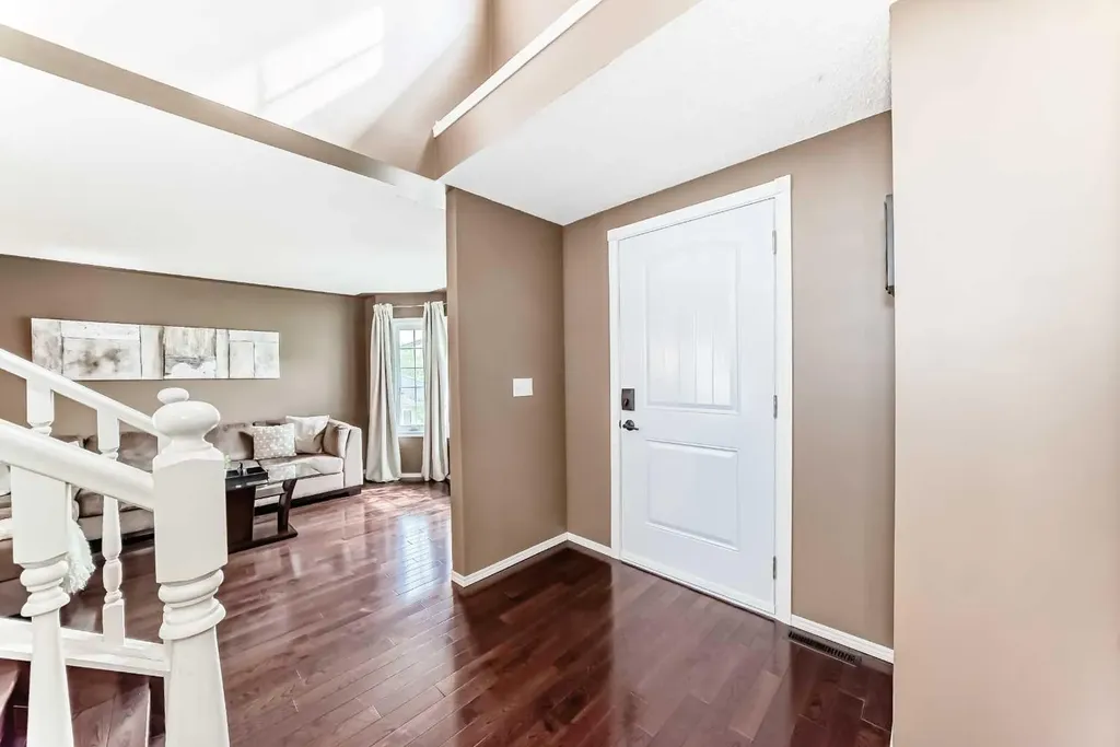 116 Shawnee Way SW Calgary AB T2Y2V3