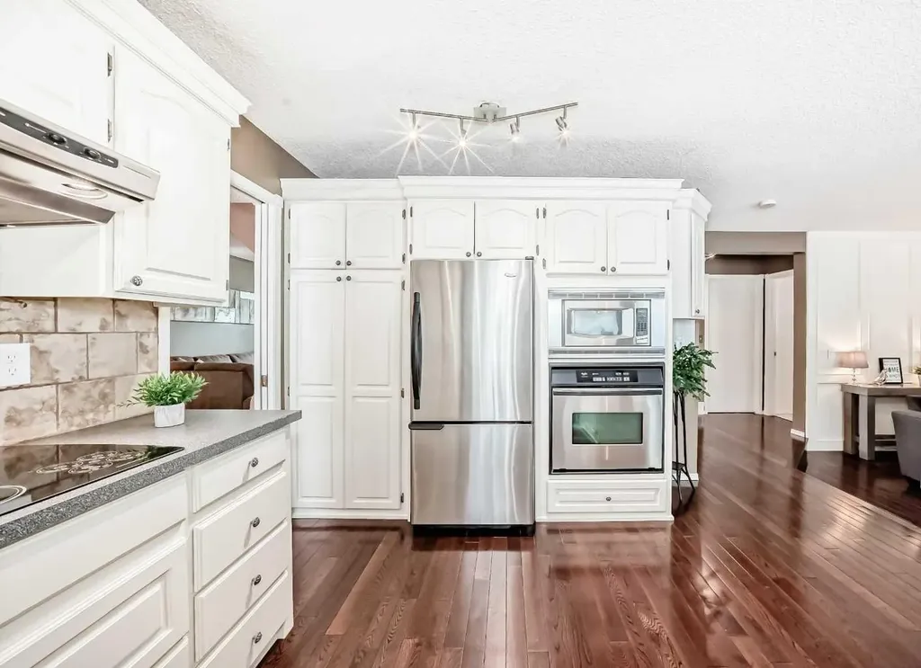 116 Shawnee Way SW Calgary AB T2Y2V3