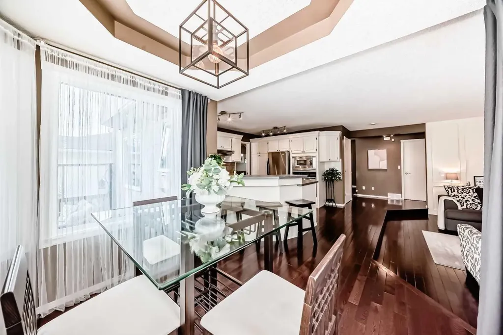 116 Shawnee Way SW Calgary AB T2Y2V3