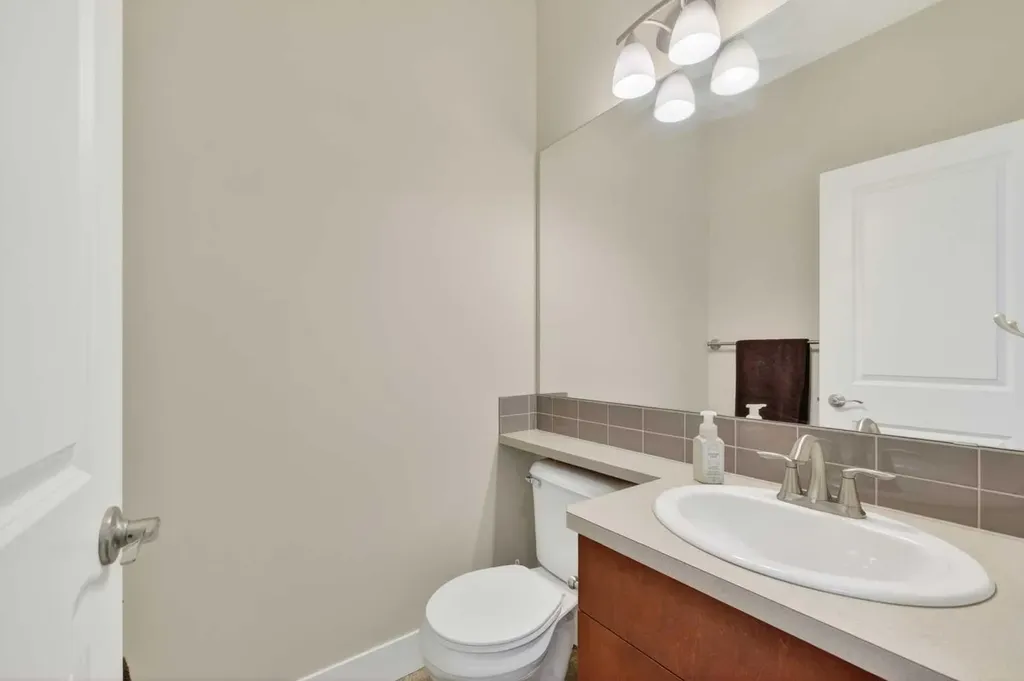 127 Legacy Circle SE Calgary AB T2X 0W9