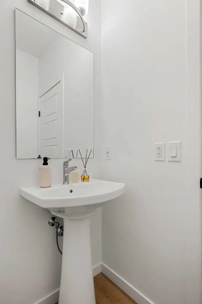 218 Aquila Way NW Calgary AB T3R 1Z8