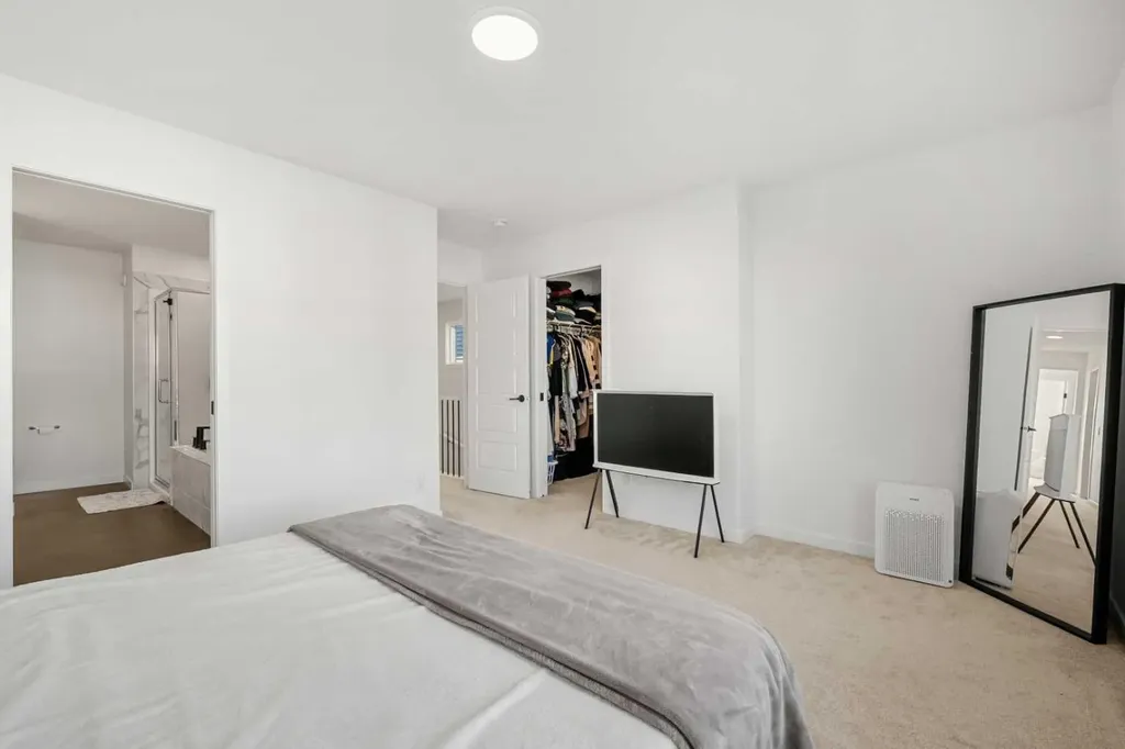 218 Aquila Way NW Calgary AB T3R 1Z8