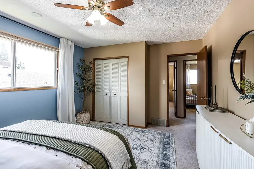 16 East Glen Crescent SE Medicine Hat AB T1B 2Y6