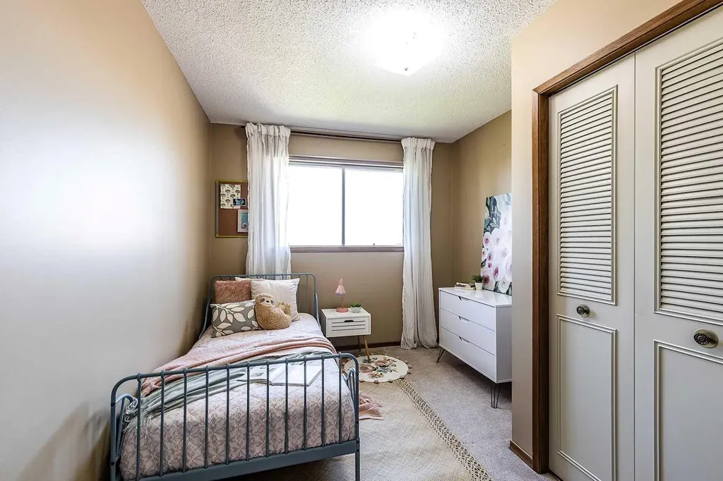 16 East Glen Crescent SE Medicine Hat AB T1B 2Y6