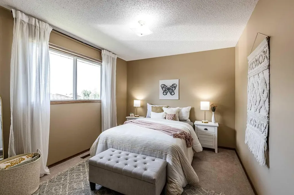 16 East Glen Crescent SE Medicine Hat AB T1B 2Y6