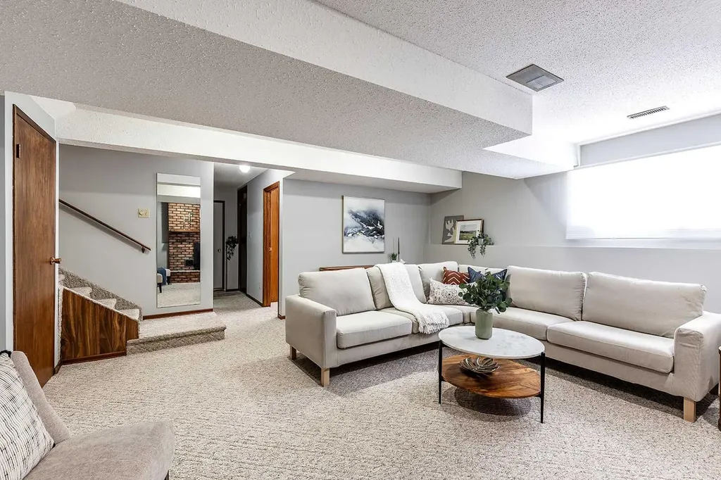 16 East Glen Crescent SE Medicine Hat AB T1B 2Y6