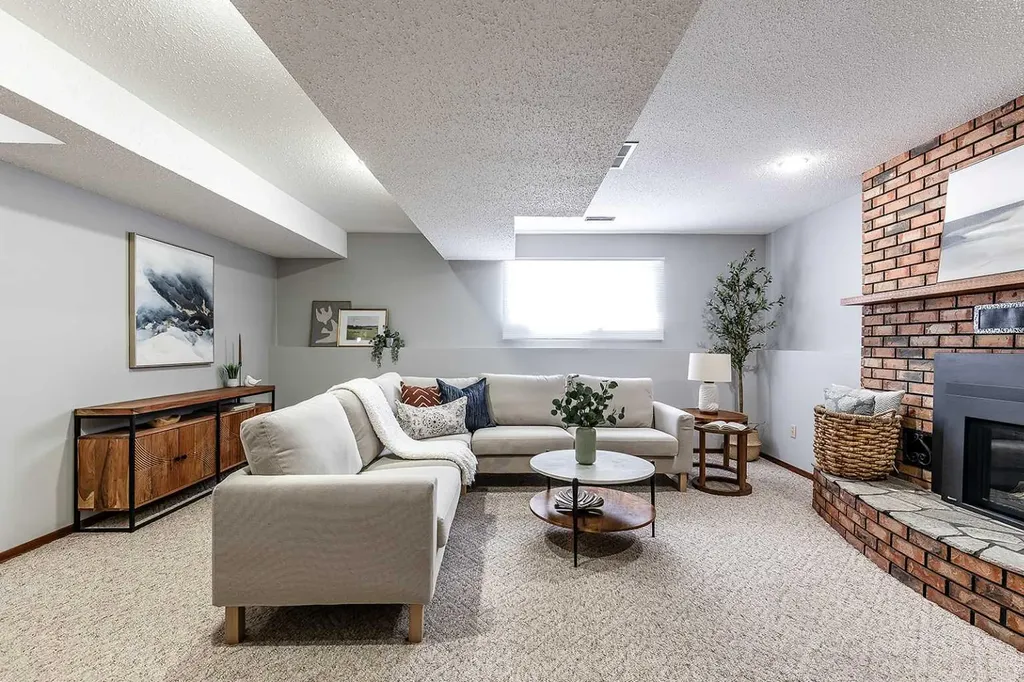 16 East Glen Crescent SE Medicine Hat AB T1B 2Y6