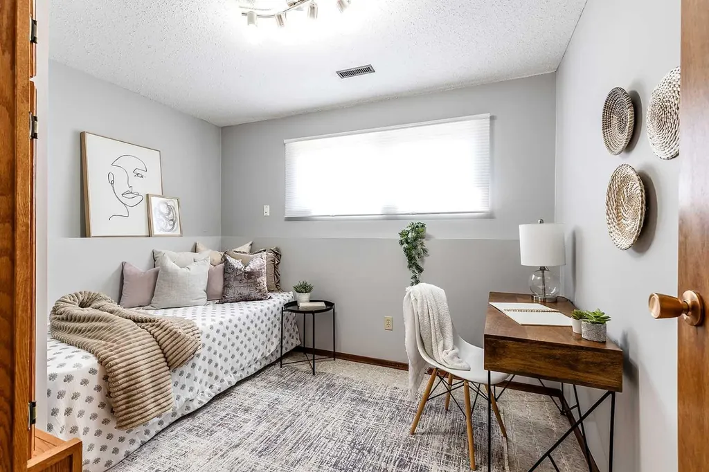16 East Glen Crescent SE Medicine Hat AB T1B 2Y6