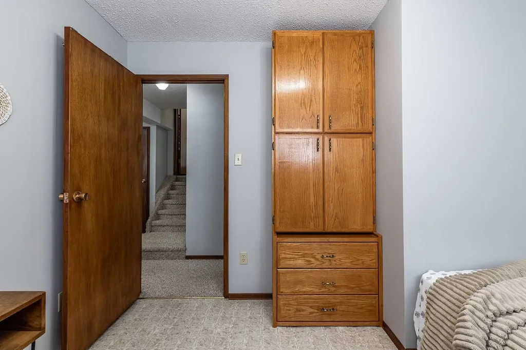 16 East Glen Crescent SE Medicine Hat AB T1B 2Y6