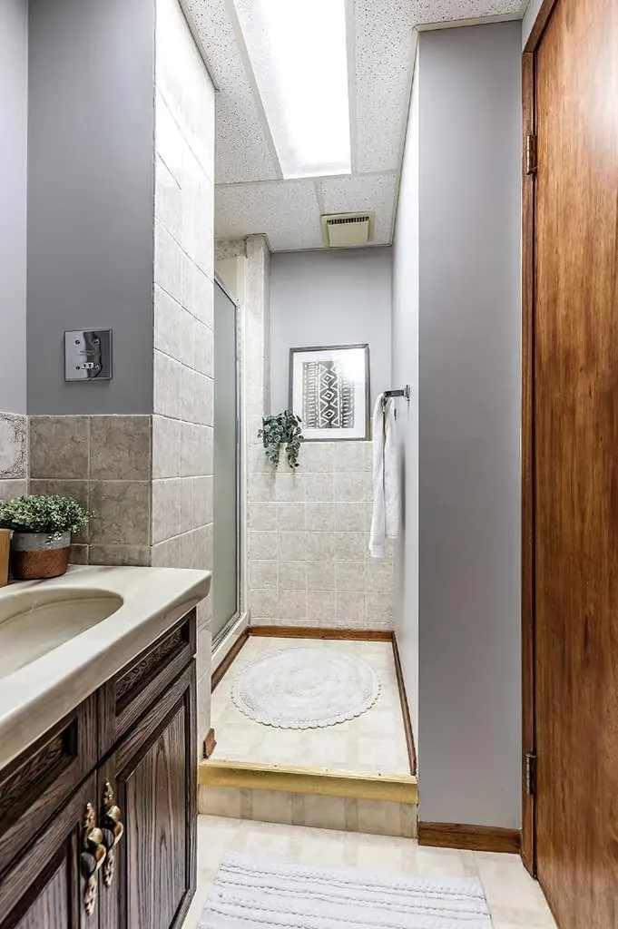 16 East Glen Crescent SE Medicine Hat AB T1B 2Y6