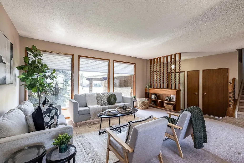 16 East Glen Crescent SE Medicine Hat AB T1B 2Y6