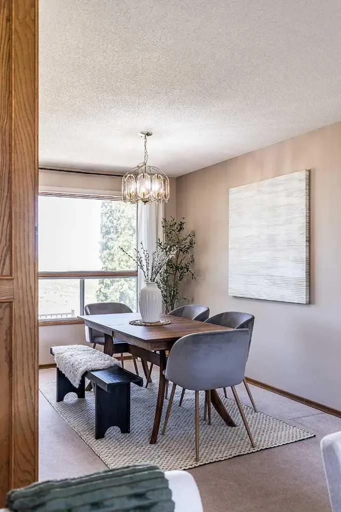 16 East Glen Crescent SE Medicine Hat AB T1B 2Y6