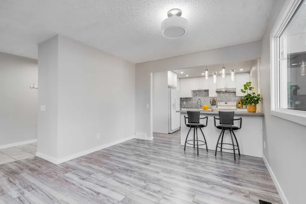 3394 Breton Close NW Calgary AB T2L 1X4