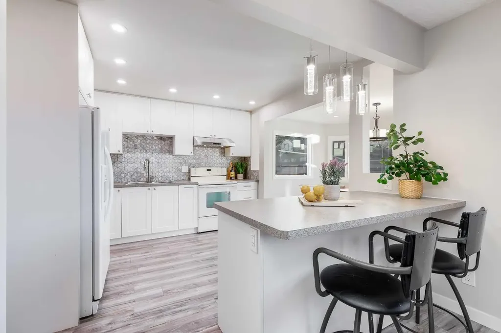3394 Breton Close NW Calgary AB T2L 1X4