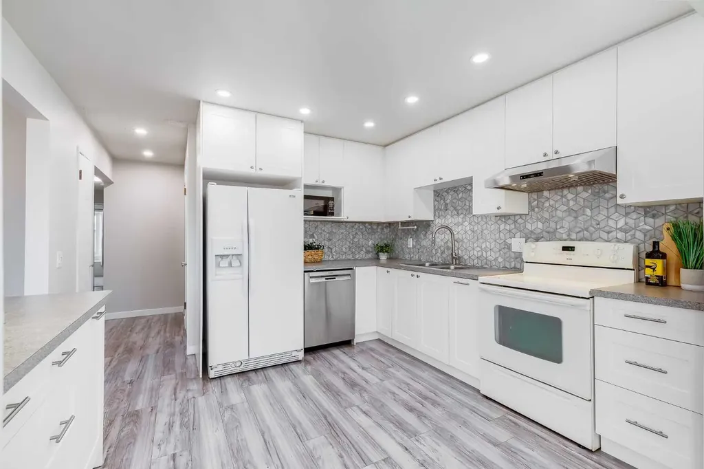 3394 Breton Close NW Calgary AB T2L 1X4