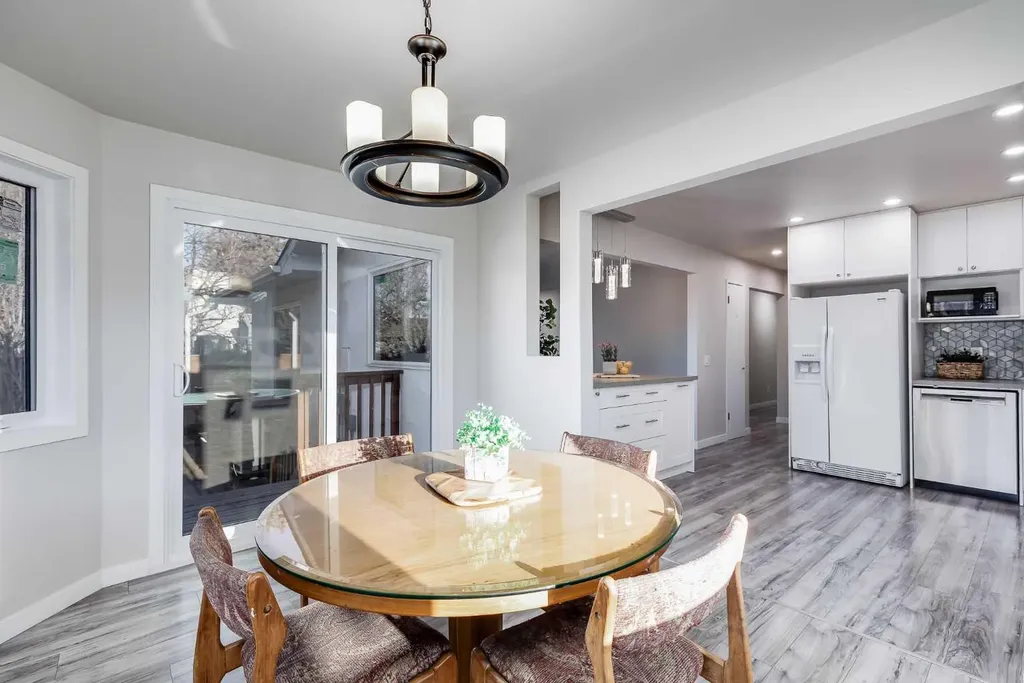 3394 Breton Close NW Calgary AB T2L 1X4