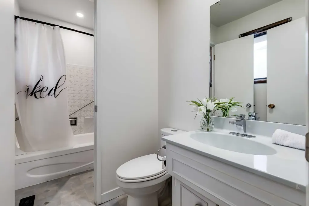 3394 Breton Close NW Calgary AB T2L 1X4