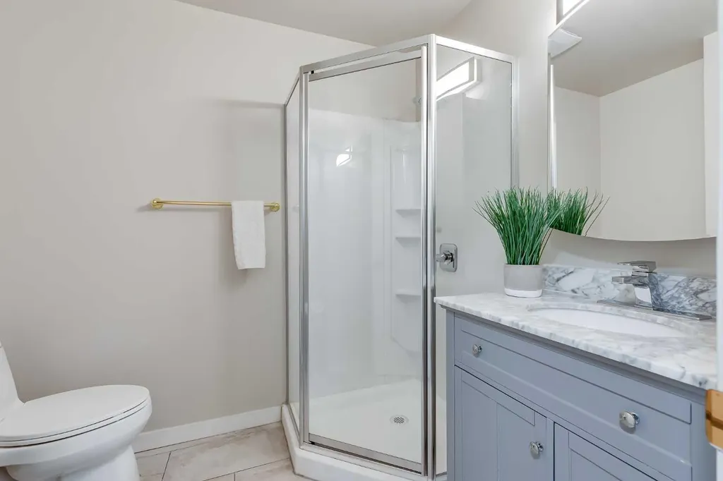 3394 Breton Close NW Calgary AB T2L 1X4