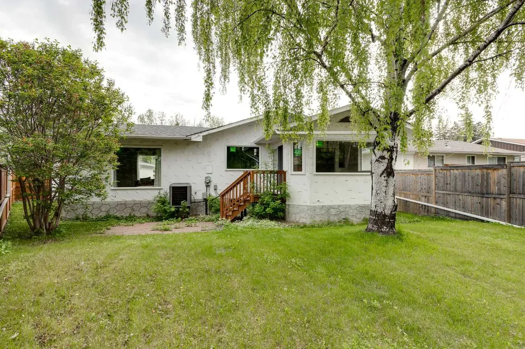 3394 Breton Close NW Calgary AB T2L 1X4