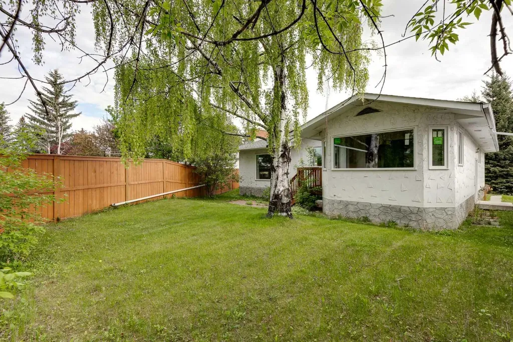 3394 Breton Close NW Calgary AB T2L 1X4