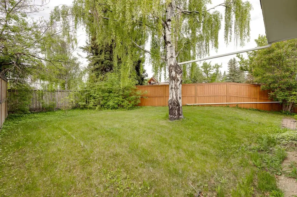 3394 Breton Close NW Calgary AB T2L 1X4